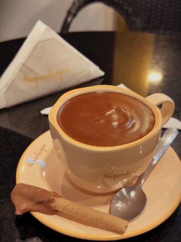 Viralizou, a gente experimentou… e agora fica a pergunta: você já provou o Mexicano da Kopenhagen? 🤎☕
Uma pausa gostosa no passeio pelo Teresópolis Shopping. ✨
📍1º Piso - Entrada lateral