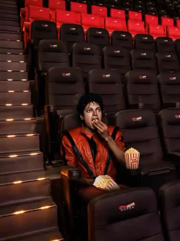 Michael chegou no cinema aqui no Teresópolis Shopping e você não pode deixar de aproveitar o feriado com a história emocionante do Rei do Pop! 🕺
Sinopse: Michael é o retrato cinematográfico da vida e do legado de um dos artistas mais influentes que o mundo já conheceu. O filme conta a história da vida de Michael Jackson além da música, acompanhando sua jornada desde a descoberta de seu talento extraordinário como líder dos Jackson Five, até se tornar o artista visionário cuja ambição criativa impulsionou uma busca incansável para ser o maior entretenedor do mundo. Destacando tanto sua vida fora dos palcos quanto algumas das performances mais icônicas do início de sua carreira solo, o filme oferece ao público um lugar na primeira fila para ver Michael Jackson como nunca antes. É aqui que sua história começa.