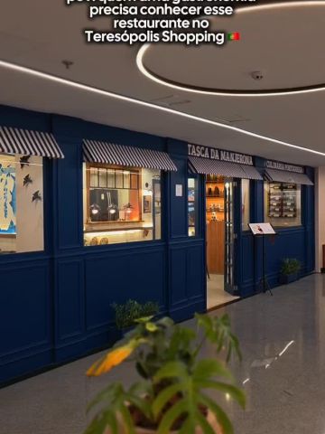 POV: você entrou no Teresópolis Shopping para almoçar… e saiu com uma verdadeira experiência da gastronomia portuguesa.
No Tasca da Manjerona, cada prato traz sabores tradicionais, ingredientes selecionados e aquele clima acolhedor que transforma qualquer refeição em um momento especial.
Seja para um almoço em família, um jantar a dois ou um encontro entre amigos, o Tasca da Manjerona espera por você na Alameda Gastronômica do Teresópolis Shopping.
Já conhece esse pedacinho de Portugal por aqui? 🇵🇹
